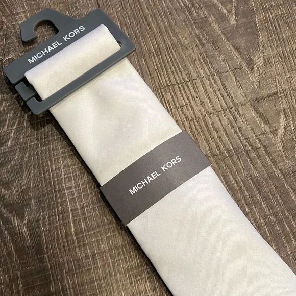Michael Kors White Tie - Picture 1 of 5